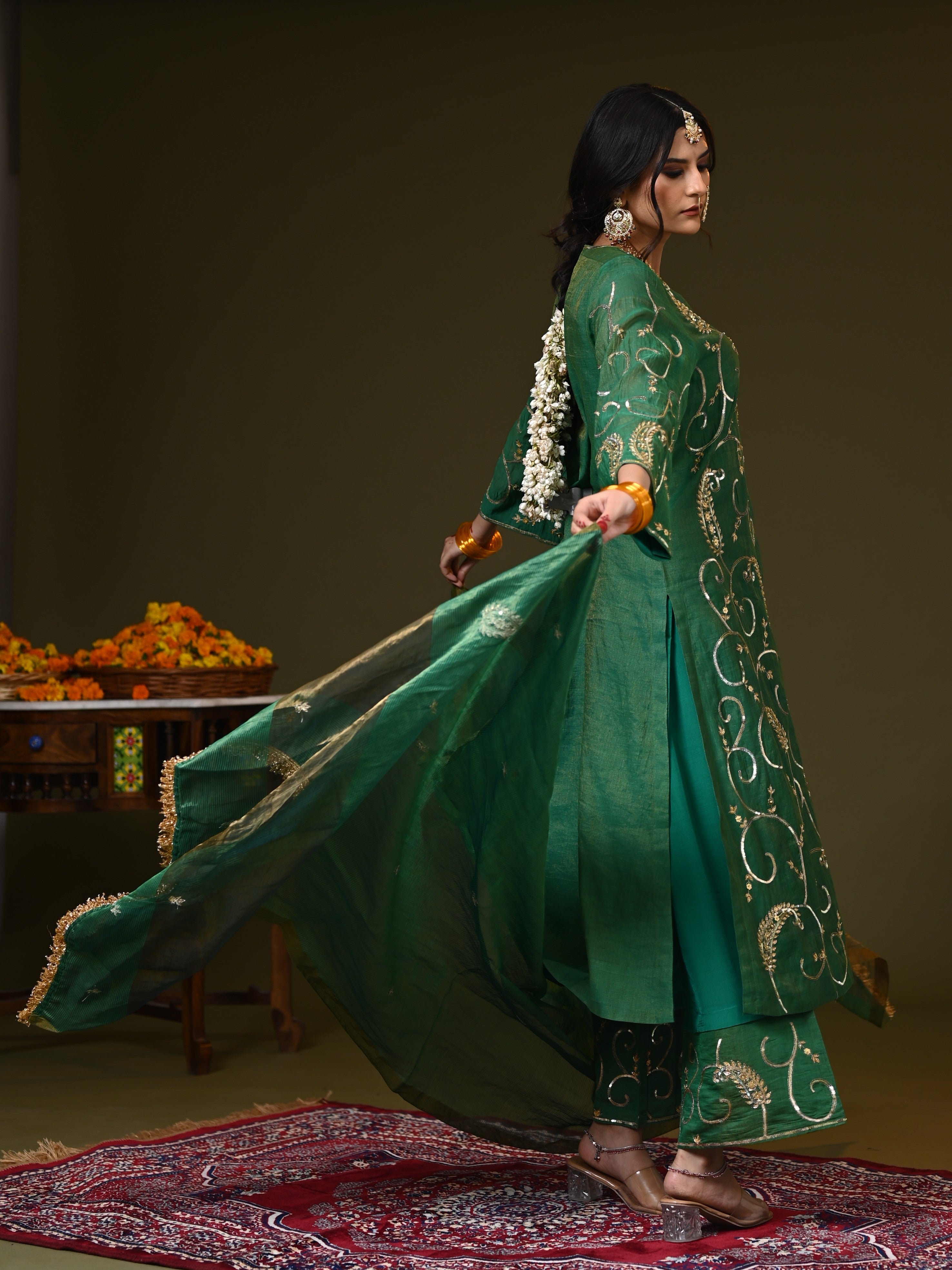 Women's Handcrafted Kora Silk Kurta Set with Mughal Motifs