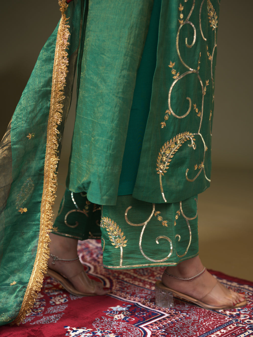 Women's Handcrafted Kora Silk Kurta Set with Mughal Motifs