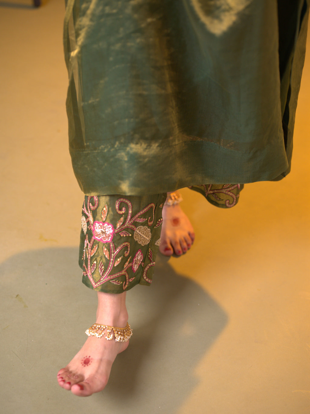 Women's Mehendi Green Organza Tissue Kurta Set